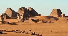 Pirámides de Meroe en Sudán. - Agencia de viajes Próximo Oriente