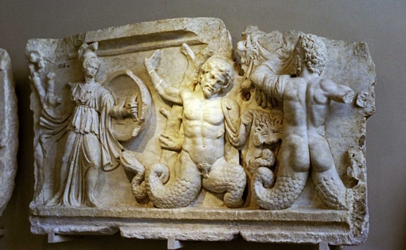 Detalle de un sarcófago helenístico en un museo de la costa del Egeo (Turquía) - Agencia Viajes Próximo Oriente