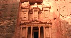 Tumba del Tesoro en Petra (Jordania). - Agencia de viajes Próximo Oriente