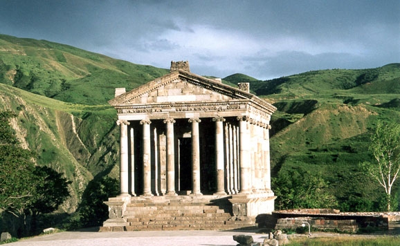 Templo de Garni (Armenia). – Agencia Viajes Próximo Oriente