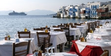 Restaurante en el paseo marítimo de Mykonos (Grecia) – Agencia Viajes Próximo Oriente