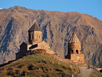 Iglesia de la Trinidad en Gergeti (Georgia) – Agencia Viajes Próximo Oriente